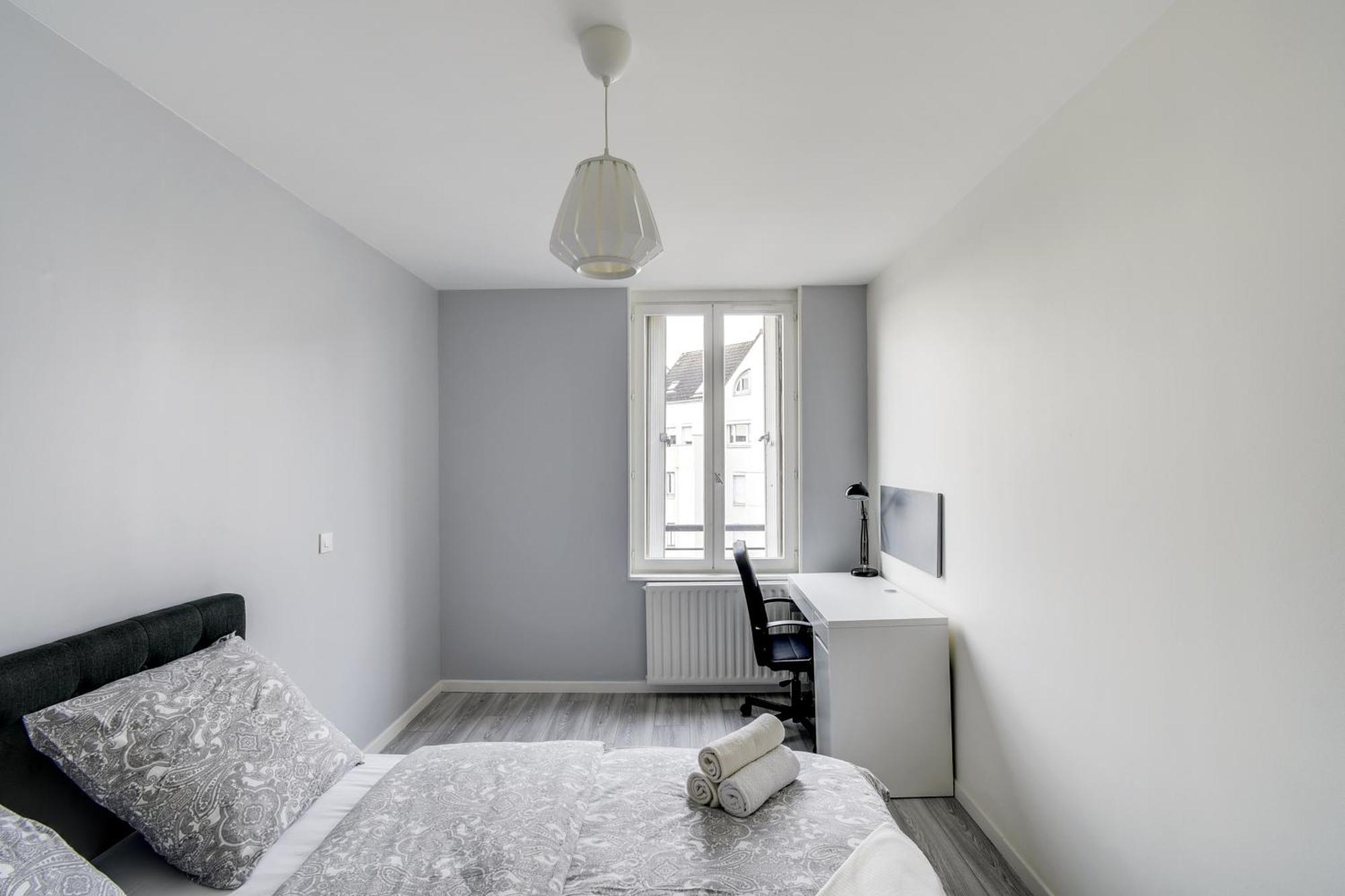 Chic And Spacious With Parking Appartement