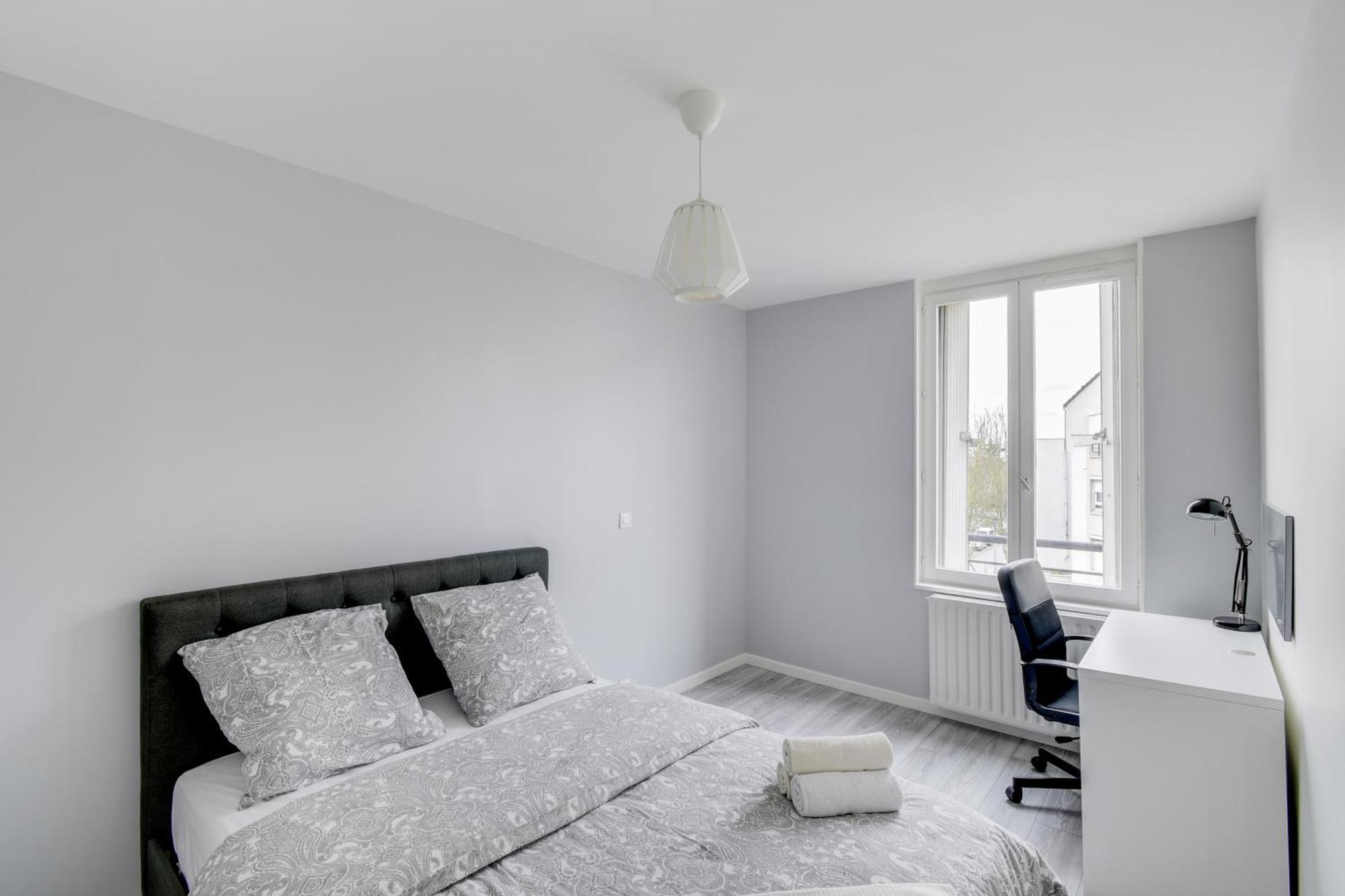 Appartement Chic And Spacious With Parking Cergy